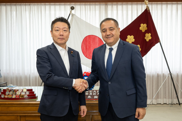 駐日ウズベキスタン大使による本田副大臣表敬