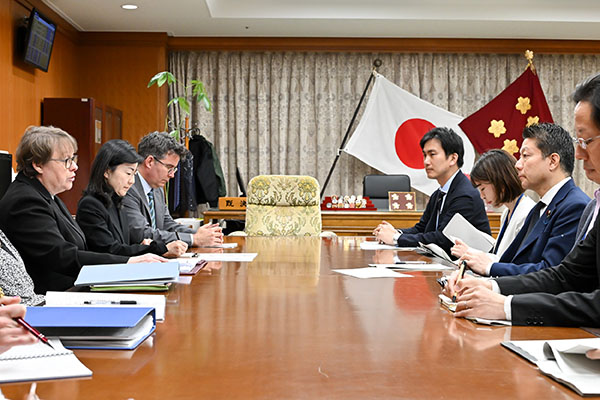 イーグル英国国防大臣（国防調達・産業担当）との会談