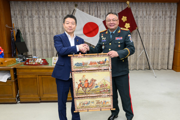 モンゴル陸軍司令官による本田副大臣表敬