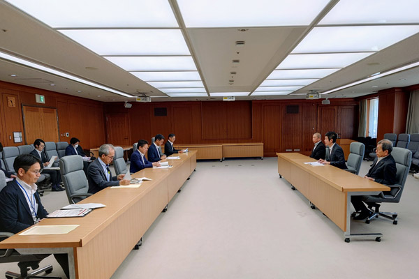 京都府舞鶴市長及び同市議会議長等からの要請