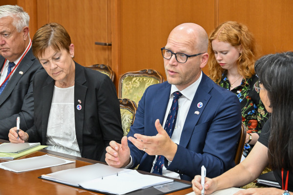 日ノルウェー副大臣会談