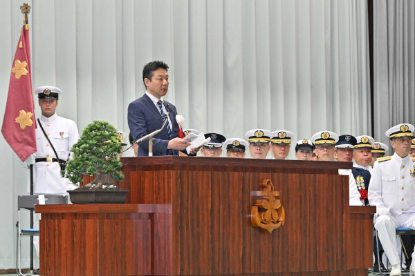 舞鶴教育隊修業式への出席