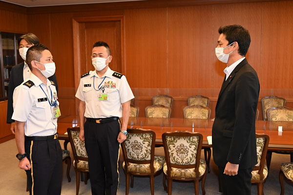 OPCW派遣自衛官の副大臣への出国挨拶