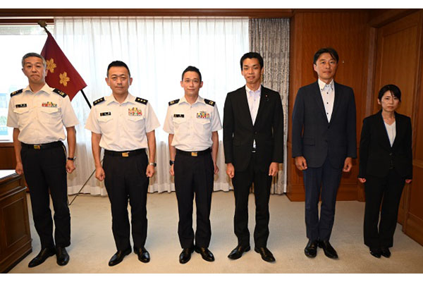 OPCW派遣自衛官の副大臣への出国挨拶