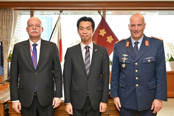ゲルハルツ独空軍総監からの表敬