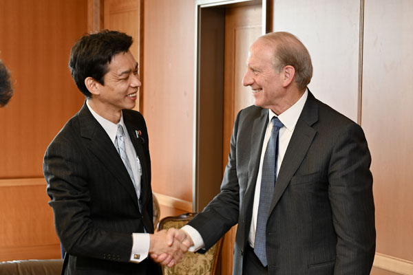 ハース米外交問題評議会会長の井野防衛副大臣表敬