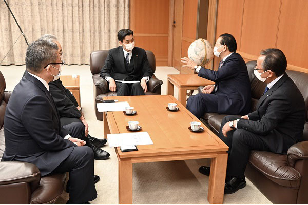 矢臼別演習場周辺自治体協議会からの表敬