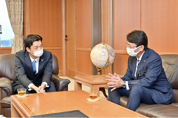沖縄県那覇市長からの表敬