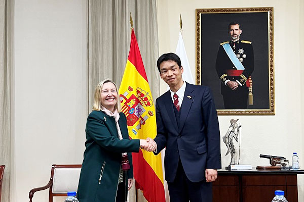 井野防衛副大臣のスペイン王国及びチェコ共和国訪問