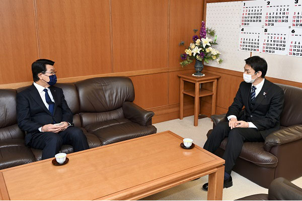 北海道千歳市長からの表敬