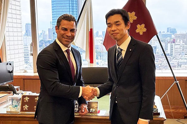 スアレス米国マイアミ市長の井野防衛副大臣表敬
