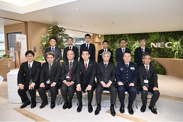 企業視察