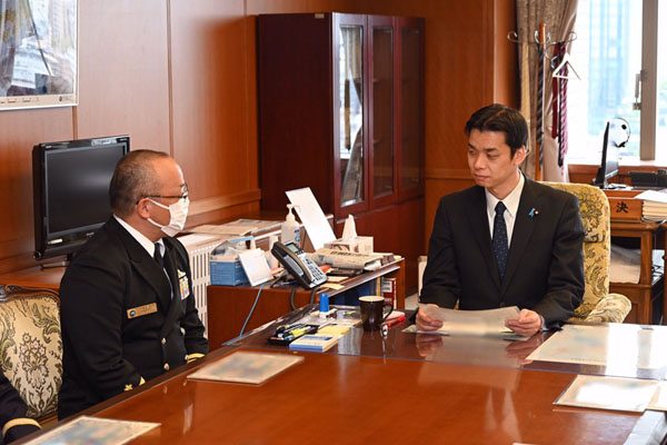 砕氷艦「しらせ」艦長による帰国報告