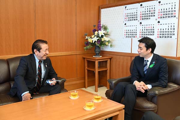 沖縄県沖縄市長からの表敬・要請