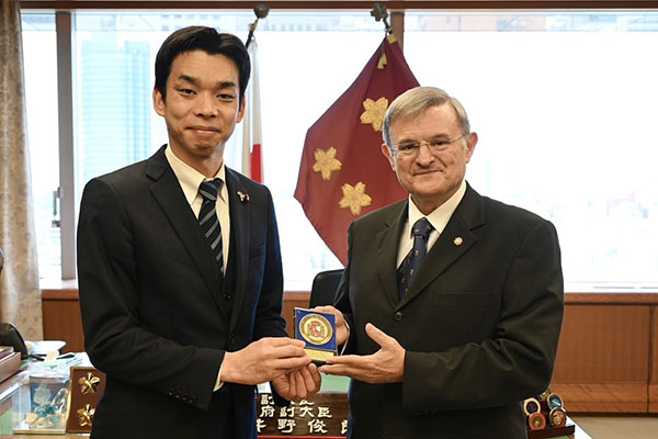 ロペス・デル・ポソ スペイン国防省国防政策担当局長による井野防衛副大臣表敬
