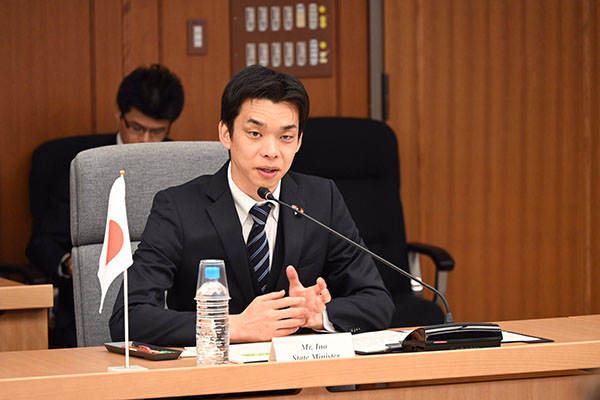 オランダ常任外交委員会議員団一行による井野防衛副大臣表敬