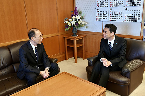 北海道千歳市長からの表敬