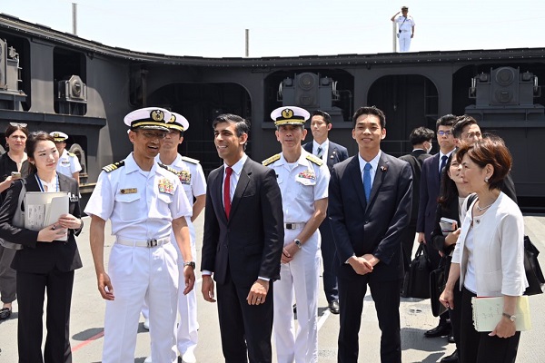 リシ・スナク英国首相による護衛艦「いずも」視察