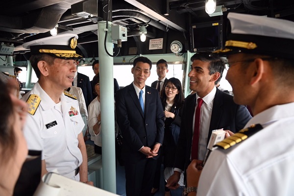 リシ・スナク英国首相による護衛艦「いずも」視察