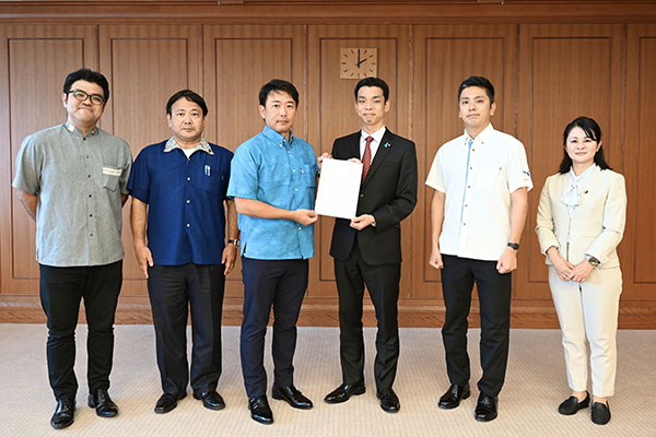 沖縄県那覇市議会自民党会派からの要請
