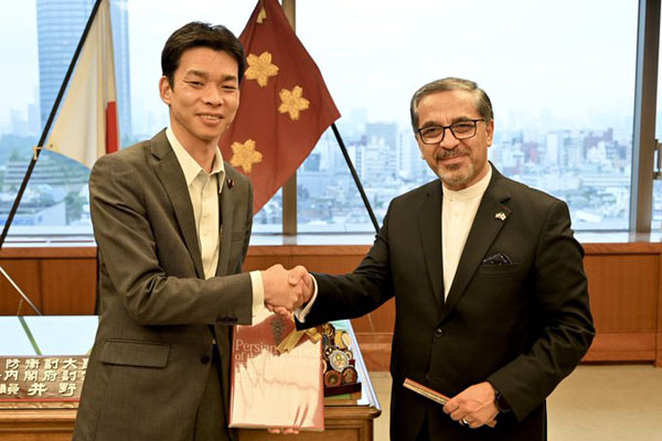 セアダット駐日イラン大使による井野防衛副大臣表敬