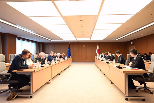 欧州議会外務委員会議員団の防衛省訪問