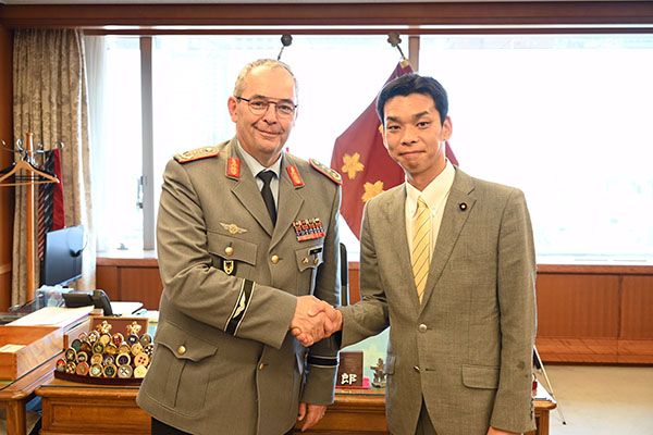マイス独陸軍総監による井野防衛副大臣表敬