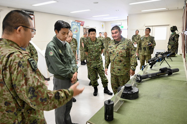 部隊視察