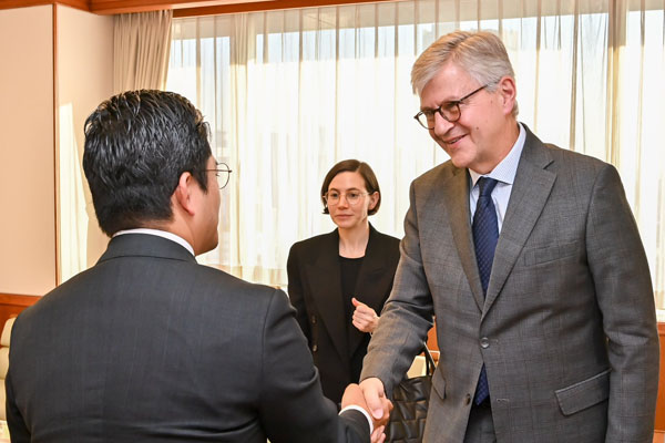 ラクロワ国連平和活動担当事務次長による金子政務官表敬