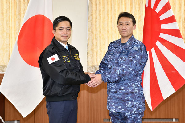 部隊視察