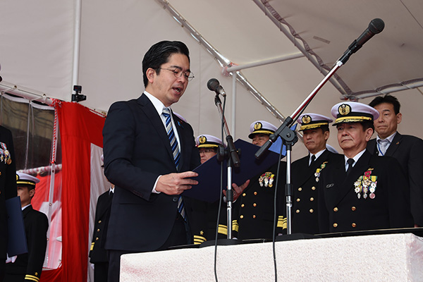 潜水艦「らいげい」引渡式・自衛艦旗授与式への出席