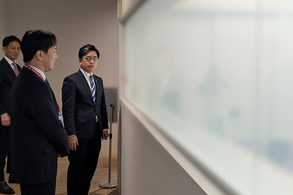 企業視察