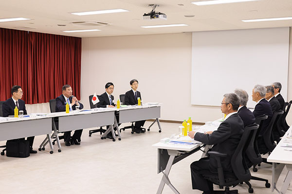 部隊視察及び企業視察