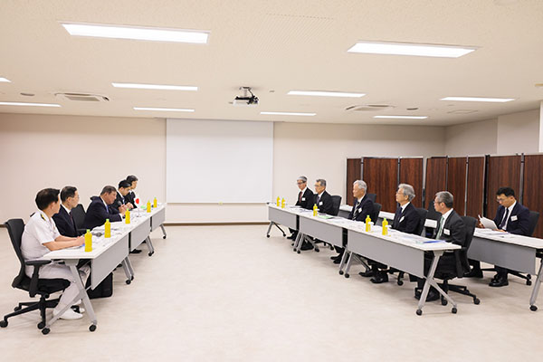 部隊視察及び企業視察