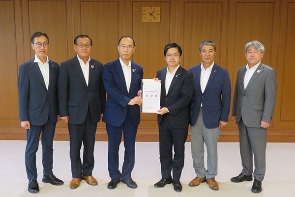 千歳市における自衛隊の体制強化を求める期成会等からの要請
