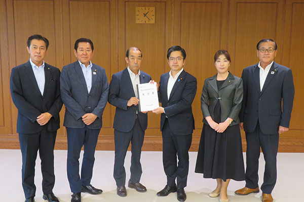 千歳市における自衛隊の体制強化を求める期成会等からの要請