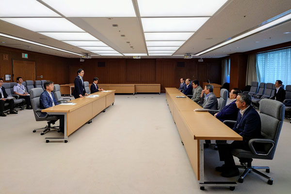 防衛施設周辺整備全国協議会からの要請