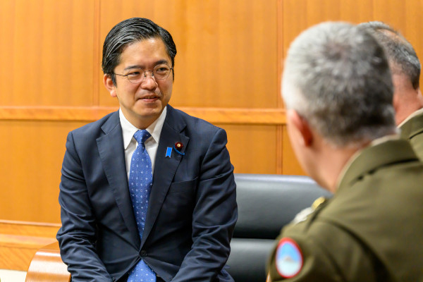 ドゥーガン在日米陸軍司令官による金子政務官表敬