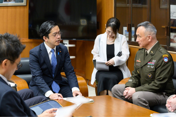 ドゥーガン在日米陸軍司令官による金子政務官表敬