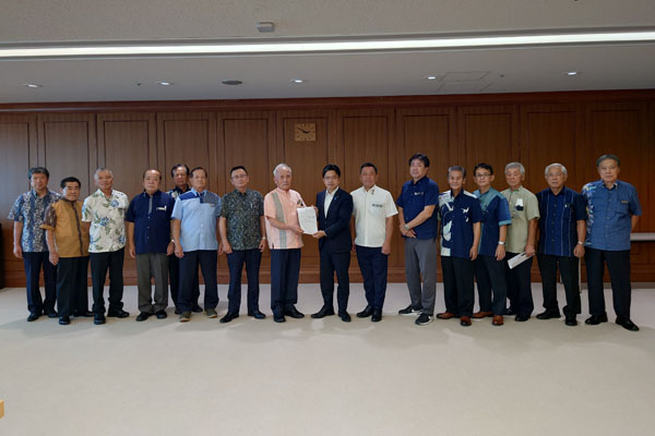 一般社団法人沖縄県軍用地等地主会連合会からの表敬
