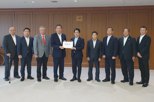 長崎県佐世保市議会基地政策特別委員会からの要請