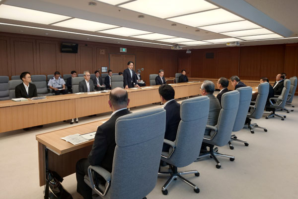 長崎県佐世保市議会基地政策特別委員会からの要請