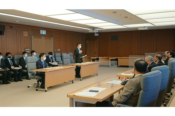 千歳市における自衛隊の体制強化を求める期成会及び千歳市議会議員からの要請