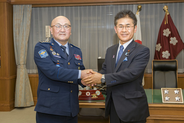 ガンバト・モンゴル空軍司令官による木村防衛大臣政務官表敬