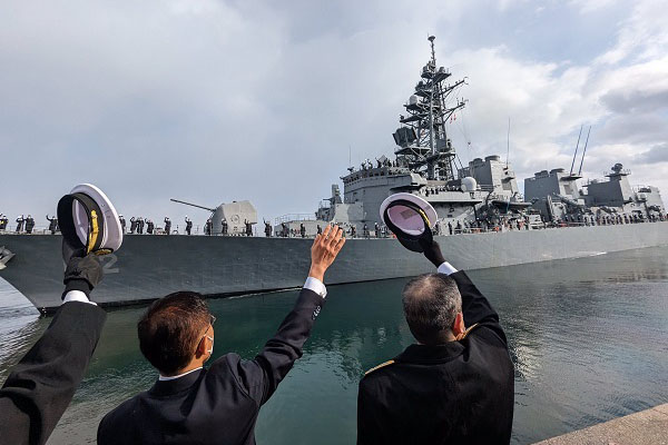 第44次派遣海賊対処行動水上部隊・護衛艦「まきなみ」の出国行事出席