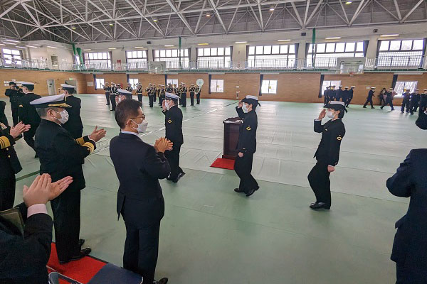 第44次派遣海賊対処行動水上部隊・護衛艦「まきなみ」の出国行事出席