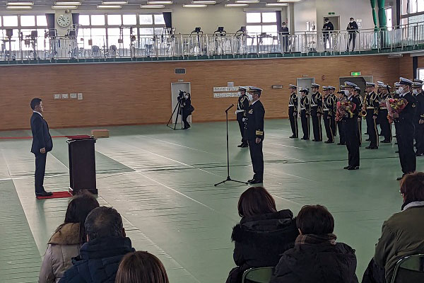 第44次派遣海賊対処行動水上部隊・護衛艦「まきなみ」の出国行事出席