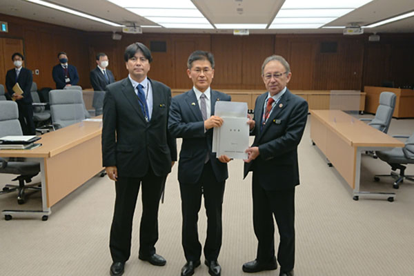 沖縄県軍用地転用促進・基地問題協議会（軍転協）からの要請