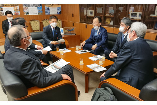 富良野地方自衛隊協力会からの表敬