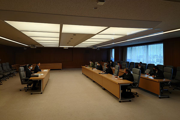 沖縄県議会議員団からの要請